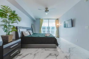 LUXURIOUS 1 BR Penthouse With Free Parking and Pool